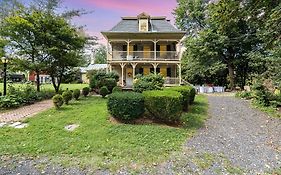 Fallen Tree Farm Bed And Breakfast